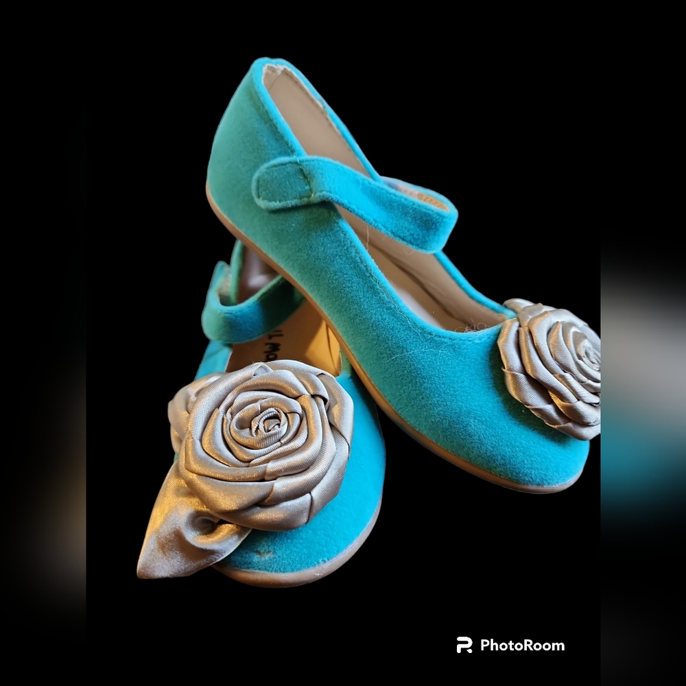 The Doll House Girls size 10 Lite blue Velcro strap Mary Janes